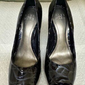 ALEX MARIE HEELS PATENT PEEPTOE BLACK AND BLUE 7 M